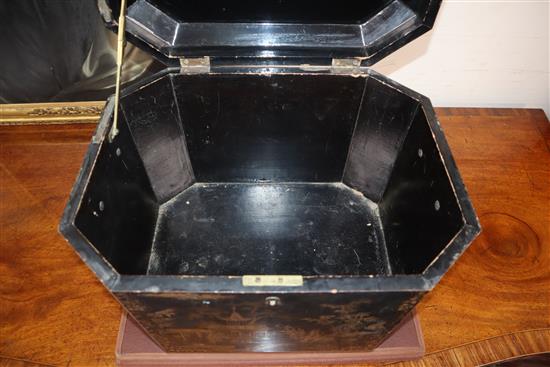 A Chinese export small lacquer box W.46cm